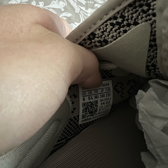 Yeezy boost sneakers - Picture 6 of 8